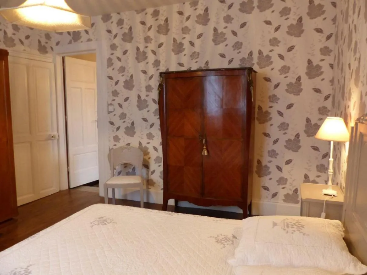 Holiday home Charmant Gite Avec Jardin Privatif, Cheminee Et Tennis Gratuit A Saint-Ennemond - Fr-1-489-11