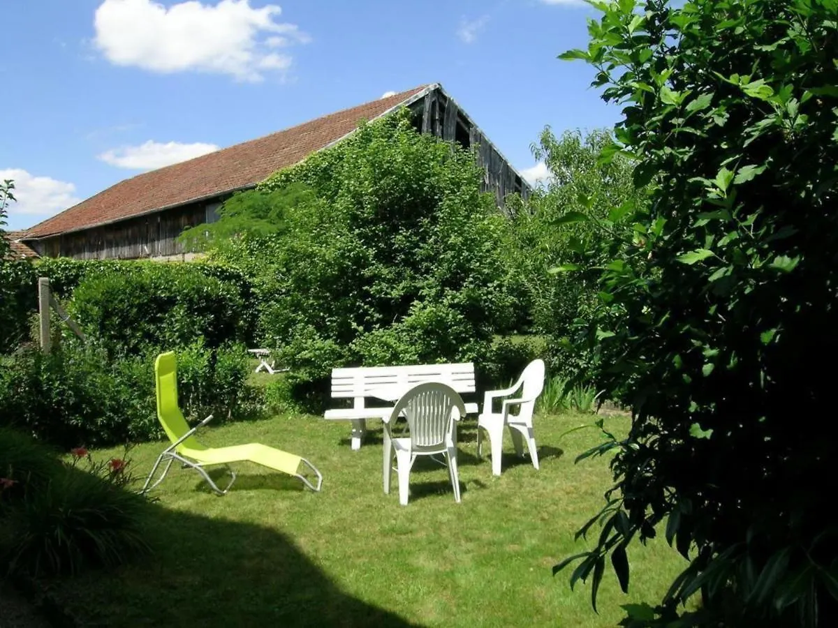 Holiday home Charmant Gite Avec Jardin Privatif, Cheminee Et Tennis Gratuit A Saint-Ennemond - Fr-1-489-11